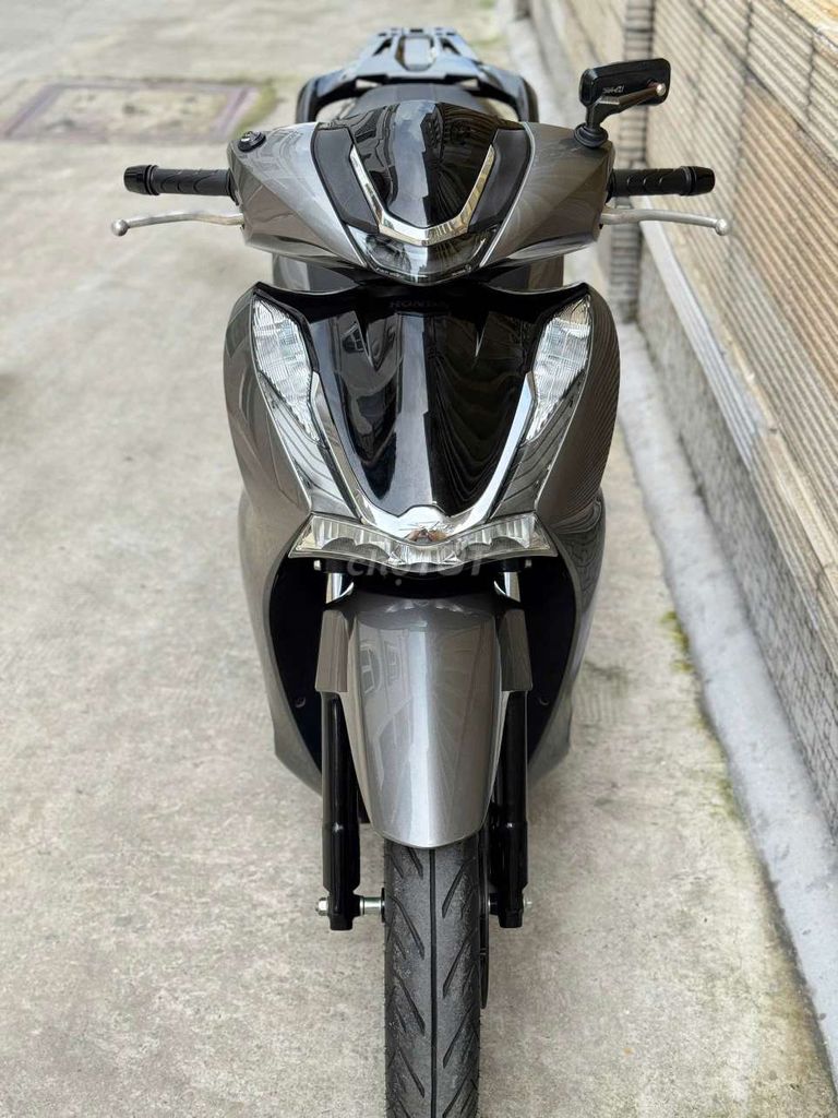 Honda SH160 ABS 2023 Xám, GÓP TAY ĐÔI VỚI SHOP. Mua bán Xe máy tại Quận 1 Tp Hồ Chí Minh được đăng bởi nguyen hien hình 4