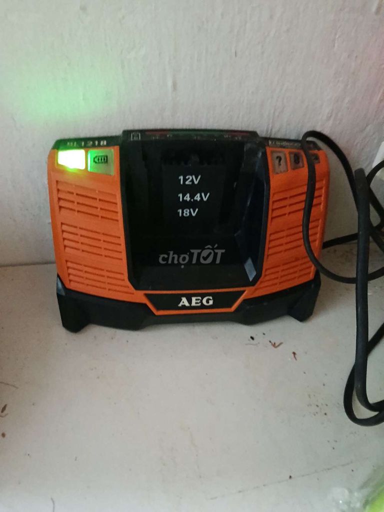 Sạc pin AEG BL1218 Cam đen. Mua bán Đồ chuyên dụng, Giống nuôi trồng tại Quận 4 Tp Hồ Chí Minh được đăng bởi  TÈO hình 1