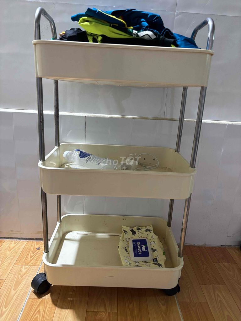 Kệ có bánh xe Nhựa Kim loại Kem. Mua bán Tủ, kệ gia đình tại Quận Hải Châu Đà Nẵng được đăng bởi Thảo hình 1
