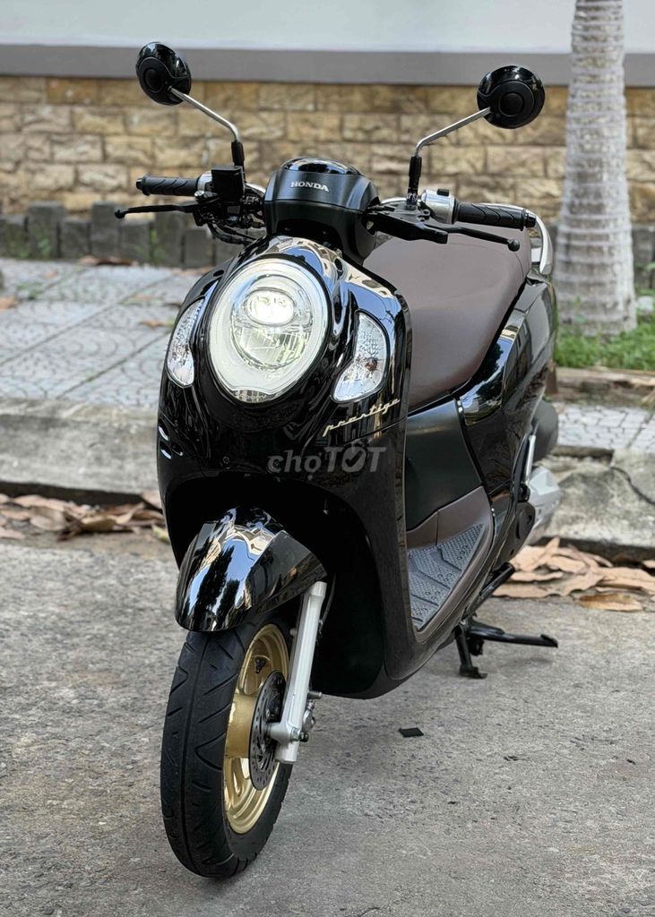 Scoopy 2022 чёрный глянец оригинал смарт-ключ отличный