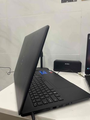 Laptop Dell 15.6" màu đen nhám