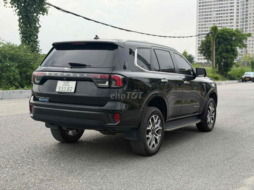 Ford Everest Titanium 4x2 2024 50000 км Черный