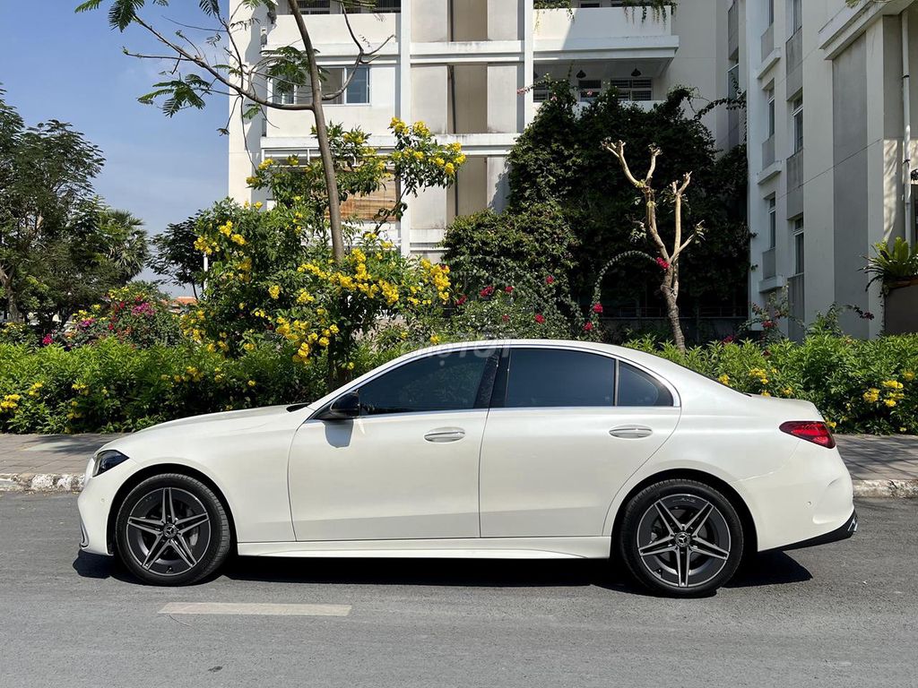 ❤️ MERCEDES C300 AMG 2023 TRẮNG/NÂU CỰC ĐẸP. Mua bán Ô tô tại Quận 7 Tp Hồ Chí Minh được đăng bởi Tri Mercedes DNZ hình 4