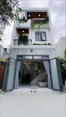 Chính chủ cần bán gấp nhà 1 trệt 2 lầu Giá 2ty299 triệu