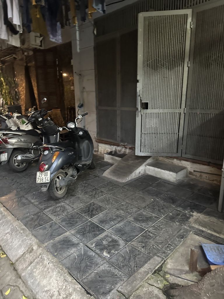 Chính chủ bán nhà TT tầng 1 B6 Nghĩa tân 10,6 tỷ lô góc 101 m2 MT 20m