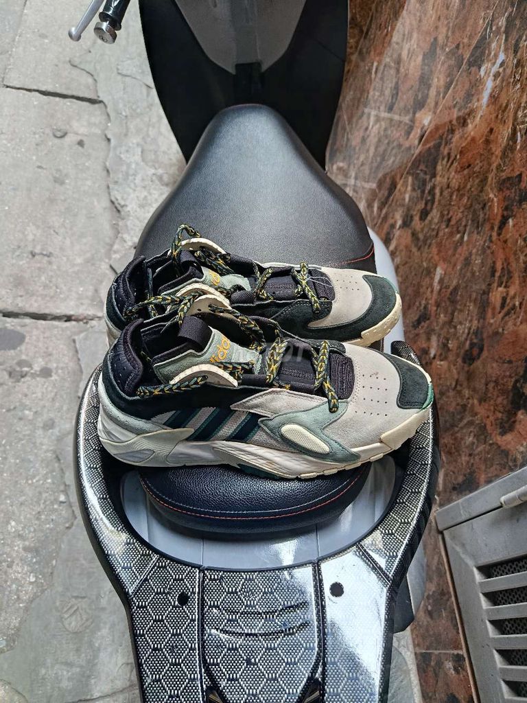 Giày thể thao Adidas Streetball Da Xám 41. Mua bán Giày dép tại Quận Hoàn Kiếm Hà Nội được đăng bởi Đỗ Đức chung hình 1