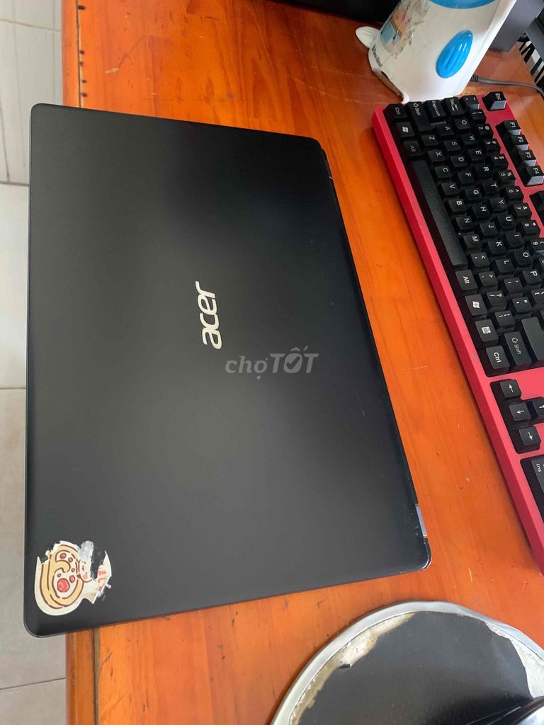 Laptop Acer i3-7020u-ram 8gb-ssd nvme good.