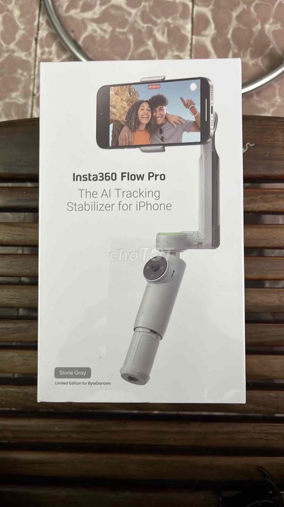 Insta 360 flow pro full box brand new