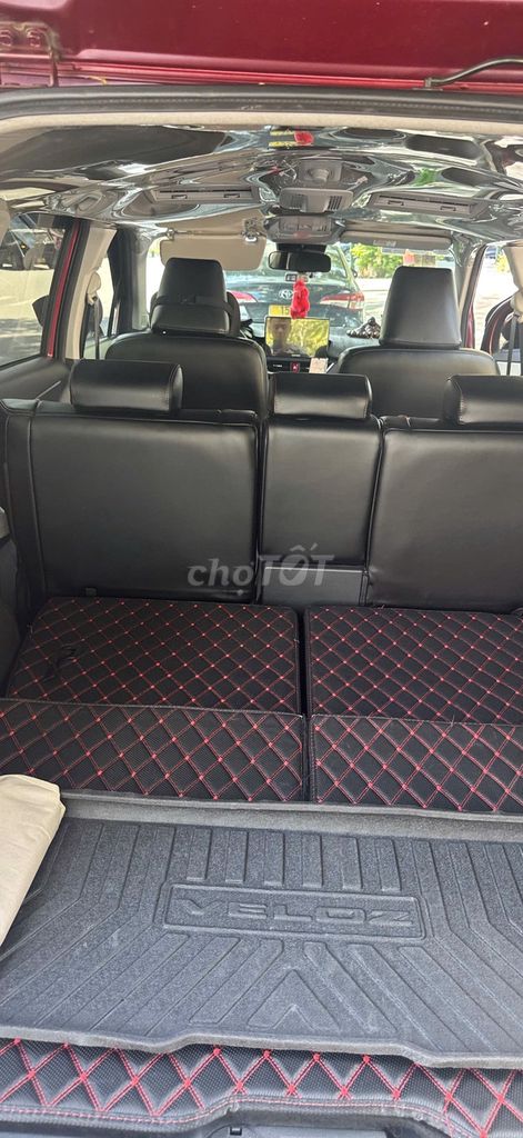 Крестовый топ Toyota Veloz 2023 красный