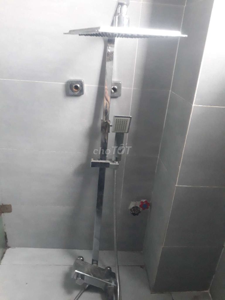Vòi sen tắm Kim loại Bạc Hiện đại. Mua bán Thiết bị vệ sinh, nhà tắm tại Thành phố Biên Hòa Đồng Nai được đăng bởi nguyễn trung hiếu hình 1