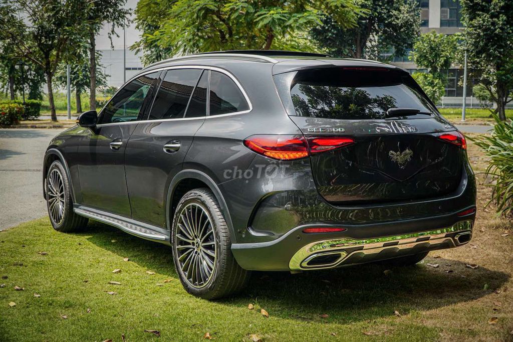 Mercedes GLC 300 All New 2023 Серый Титан в отличном состоянии