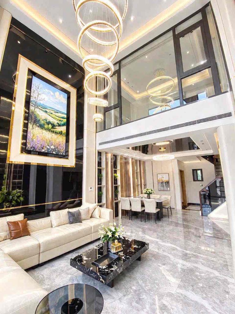 ПРОДАЕТСЯ ТАУНХАУС HOANG NUH РЯДОМ С ГОНТЬЕНОМ 54м2 x 7 ЭТАЖЕЙ, ГАРАЖ, 7 КОМНАТ