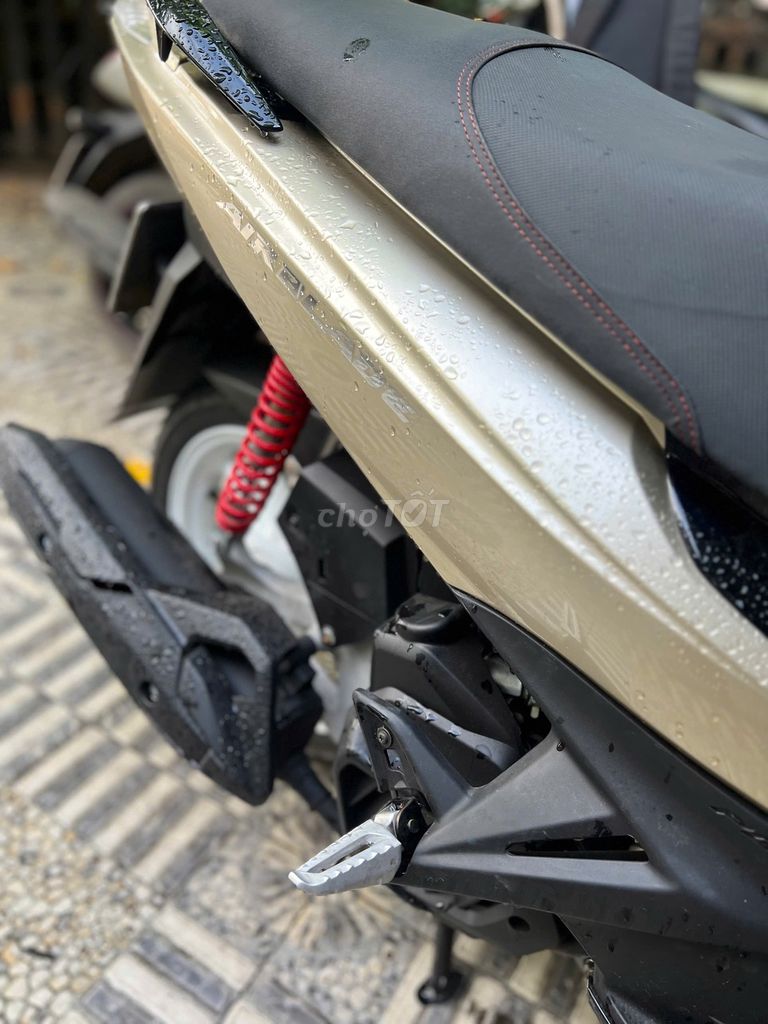 Honda Air Blade Vàng cát, Đen. Mua bán Xe máy tại Huyện Trảng Bom Đồng Nai được đăng bởi phương hình 4