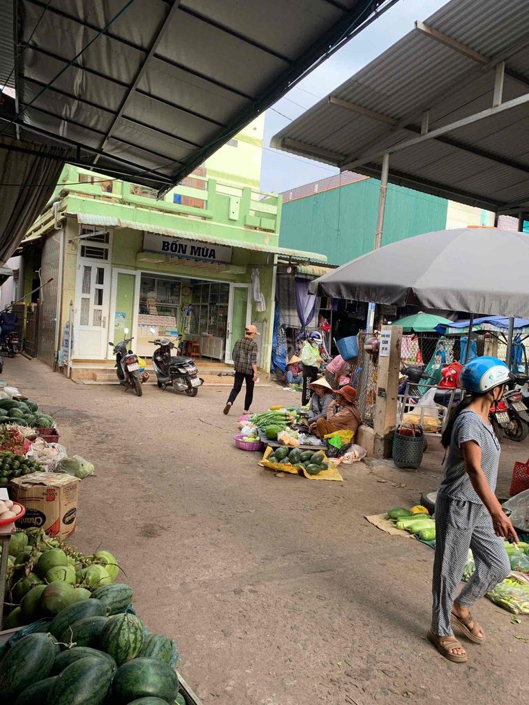 Cần bán căn nhà mặt tiền chợ hoài hương Cần bán căn nhà mặt tiền chợ hoài hương