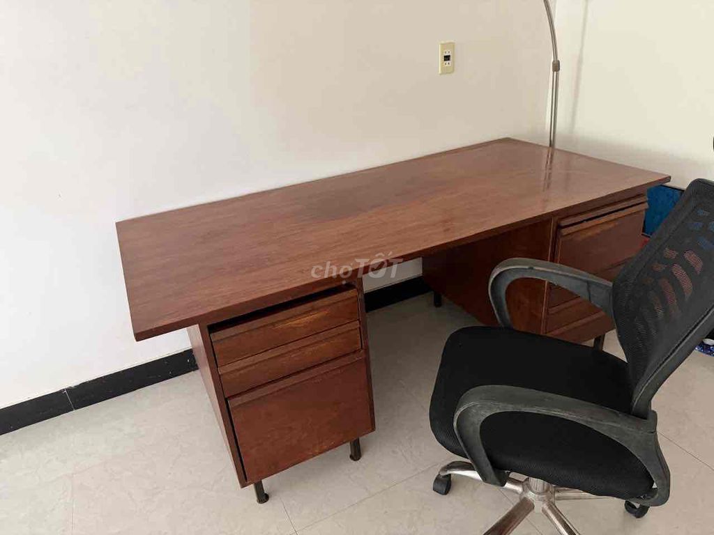 Bàn làm việc gỗ nguyên khối 180cm Nâu. Mua bán Đồ dùng văn phòng tại Quận Ngũ Hành Sơn Đà Nẵng được đăng bởi Nhan  hình 1