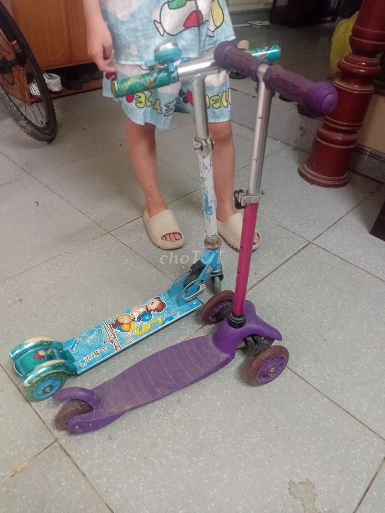 Xe scooter trẻ em màu xanh tím. Mua bán Mẹ và bé tại Huyện Thanh Trì Hà Nội được đăng bởi Thúy hình 1