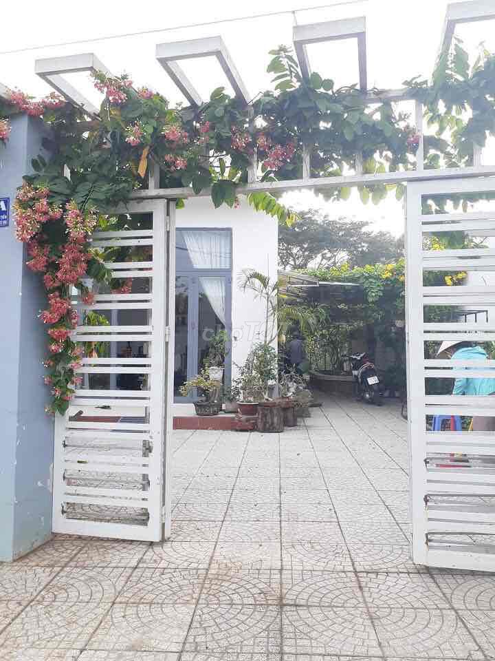 Cho thuê nhà biệt thự sân vườn xã Tân Thông Hội