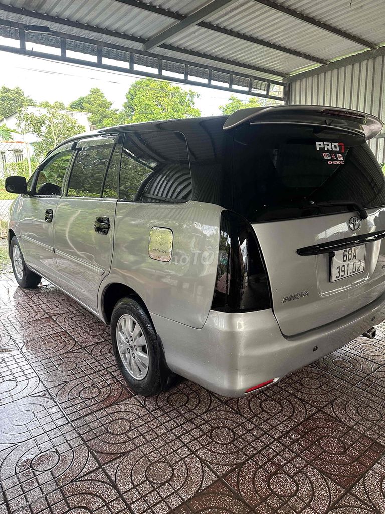 Toyota Innova 2008 серебристый 200 000 км