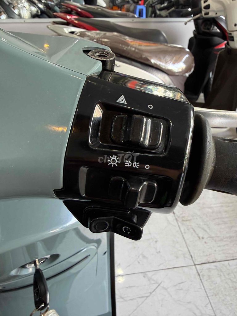 VESPA 50cc - 2024. Odo 3 Ngàn Km. BS 68. Mua bán Xe máy tại Thành phố Rạch Giá Kiên Giang được đăng bởi XE MÁY CŨ TÂN 128 hình 10