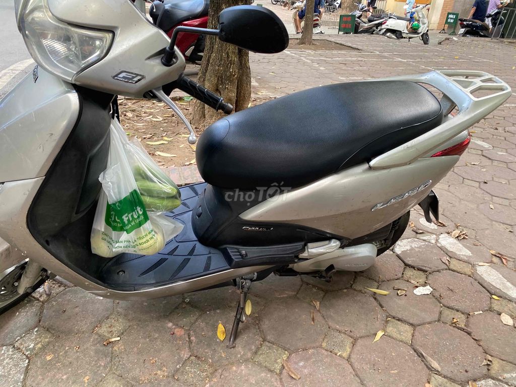 cần bán Lead 2011 chân chống điện. Mua bán Xe máy tại Quận Đống Đa Hà Nội được đăng bởi Duc hình 5