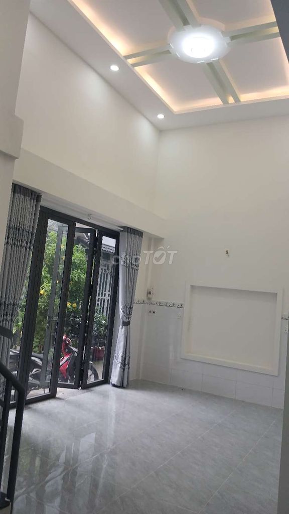 Nhà ngay chợ Linh Xuân/2 tầng/3 PN/2WC.HXH.cần bán gấp
