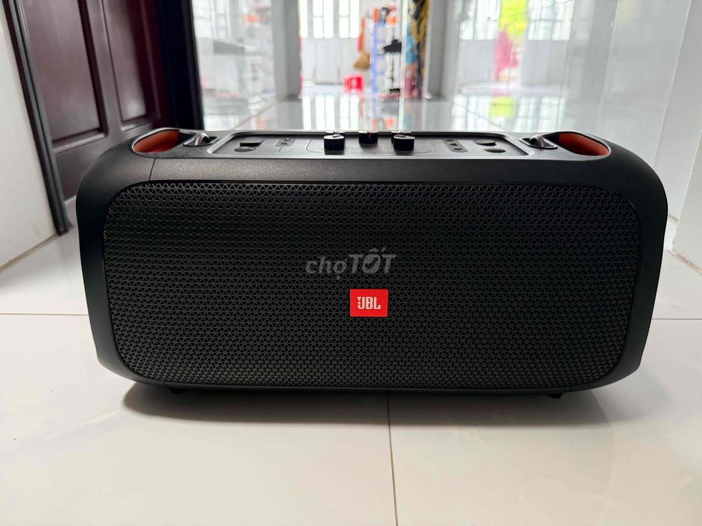 Loa JBL Partybox On The Go. Mua bán Tivi, Âm thanh tại Thành phố Long Xuyên An Giang được đăng bởi Võ ngọc vinh0939110417 hình 1
