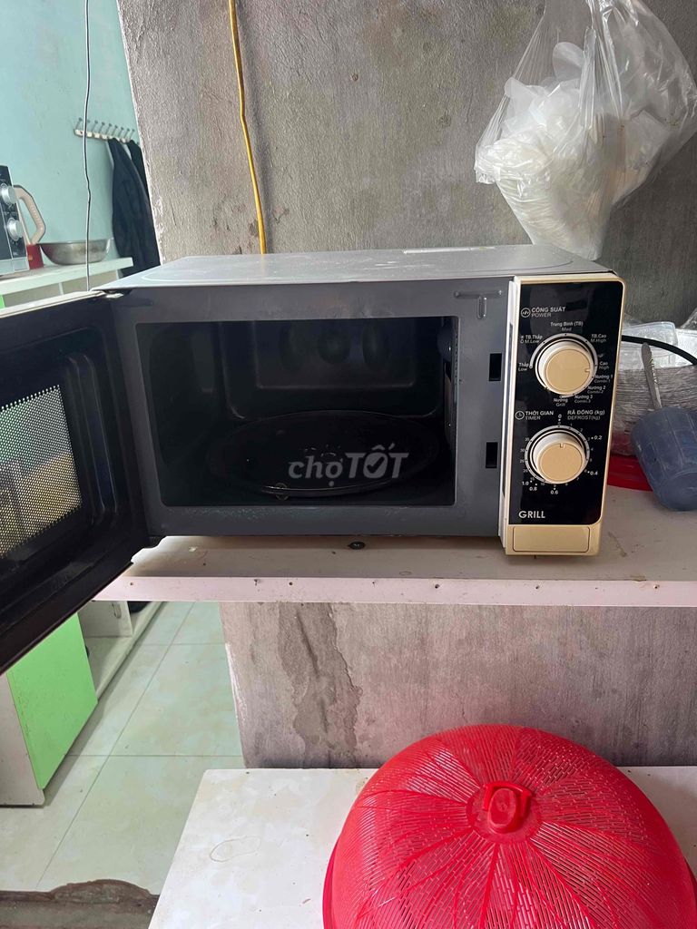 Lò vi sóng Sharp Xám kem. Mua bán Bếp, lò, đồ điện nhà bếp tại Huyện Quỳnh Phụ Thái Bình được đăng bởi Xuân Tùng hình 1