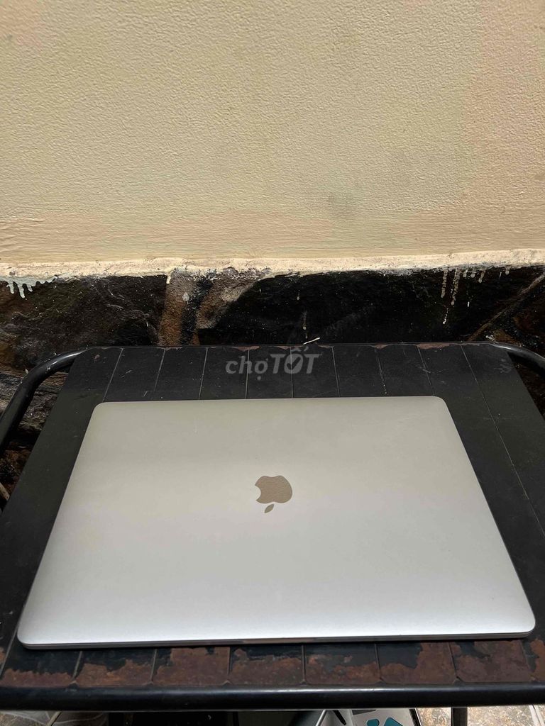 Apple MacBook Pro i7 15 inch 16GB Bạc 2017. Mua bán Laptop tại Quận Gò Vấp Tp Hồ Chí Minh được đăng bởi Nguyễn hữu nghĩa  hình 1
