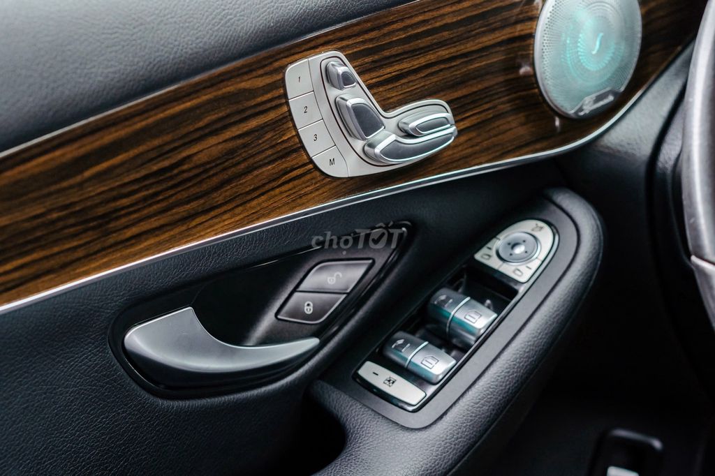 Mercedes-benz GLC200 Sản xuất 2020. Mua bán Ô tô tại Quận Cầu Giấy Hà Nội được đăng bởi Quân Q Auto hình 12