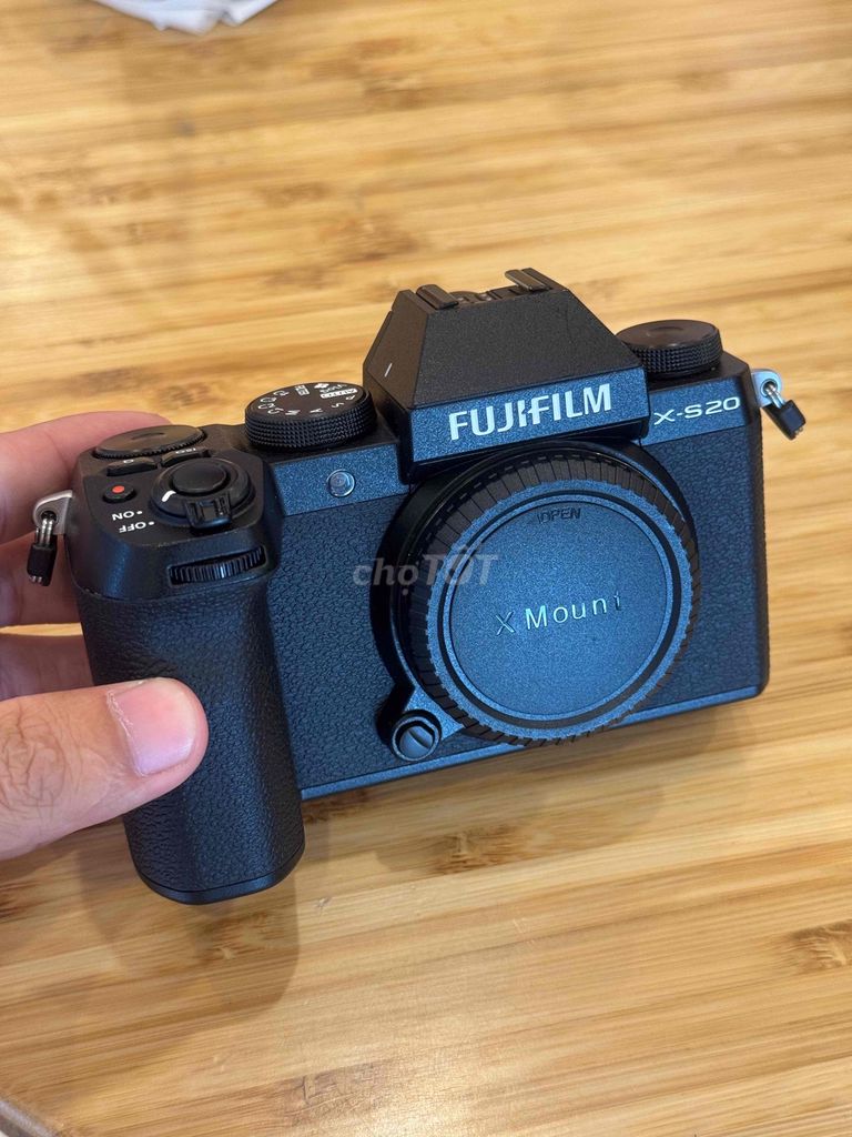 Fujifilm X-S20