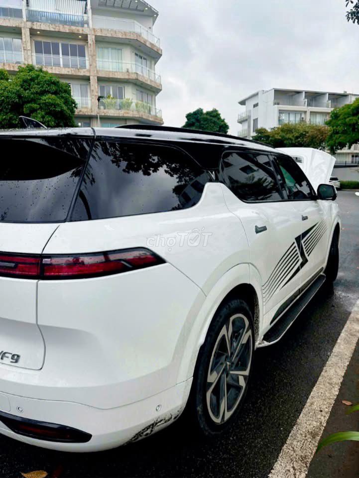 VinFast VF9 Plus 2025 6S trần kính. Mua bán Ô tô tại Huyện Hoài Đức Hà Nội được đăng bởi Duoc Nguyen hình 3