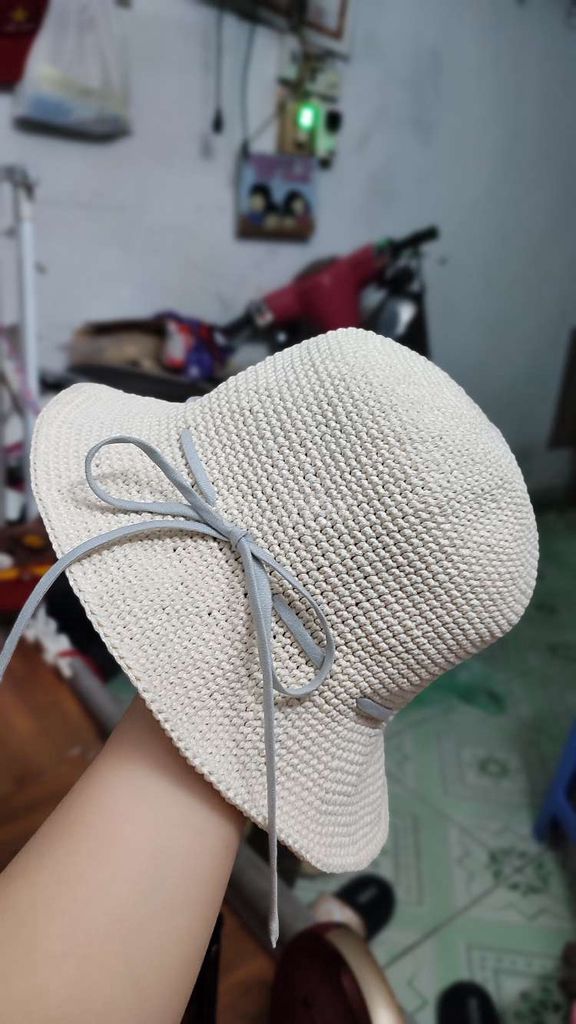 Mũ Nữ Sợi Dệt Handmade Trắng Kem. Mua bán Phụ kiện thời trang khác tại Quận Hoàn Kiếm Hà Nội được đăng bởi Lan tui thêu tay hình 1