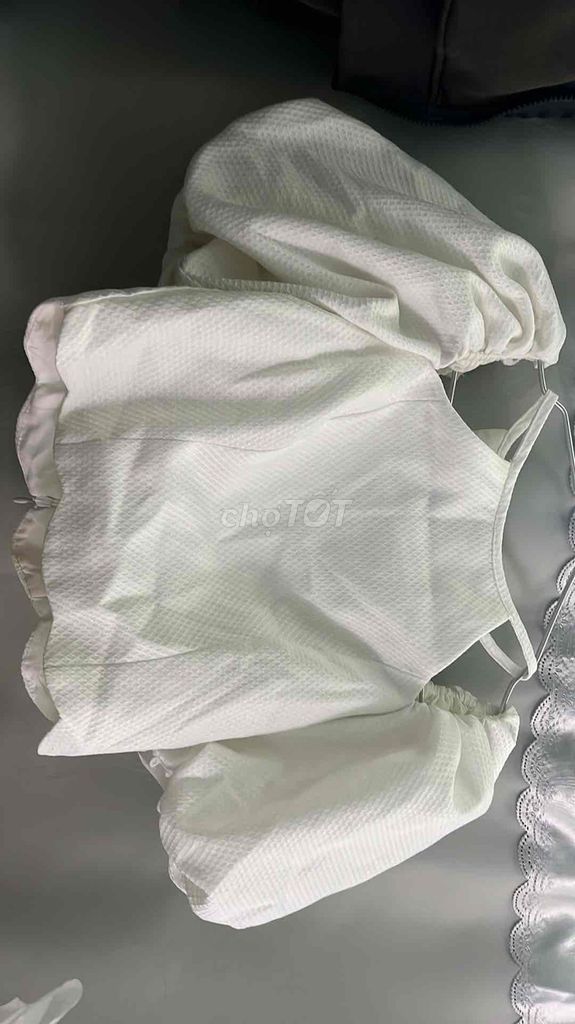 Áo croptop Gout de jun Nữ Trắng Đã sử dụng. Mua bán Quần áo tại Quận 5 Tp Hồ Chí Minh được đăng bởi Khánh Nhi hình 1