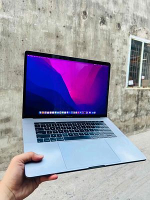 Macbook Pro 2017 15in i7/r16/ssd512 card 4gb touch