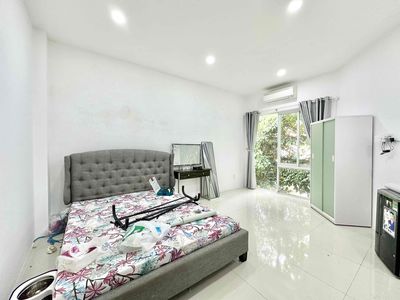 Giường Bọc Vải + Nệm 1m6 x 2m , Màu Xám Còn Mới. Mua bán Giường, chăn ga gối nệm tại Quận 7 Tp Hồ Chí Minh được đăng bởi Nguyễn Phúc