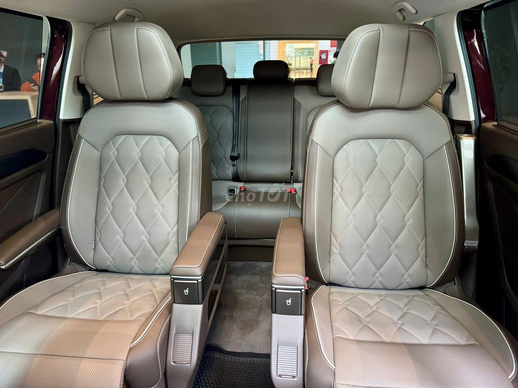 Volkswagen Viloran Đỏ- Giá tốt giao ngay, Giảm sâu. Mua bán Ô tô tại Quận 5 Tp Hồ Chí Minh được đăng bởi Kim Hà Volkswagen Sài Gòn  hình 4