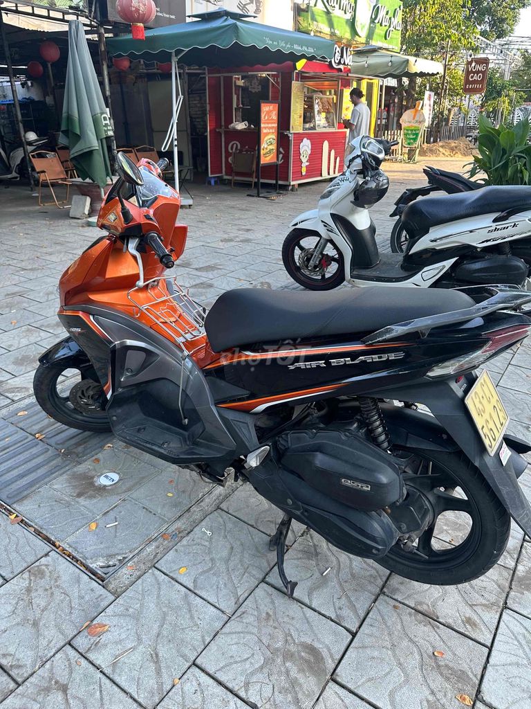 Honda Air Blade 2016 Черно-оранжевый