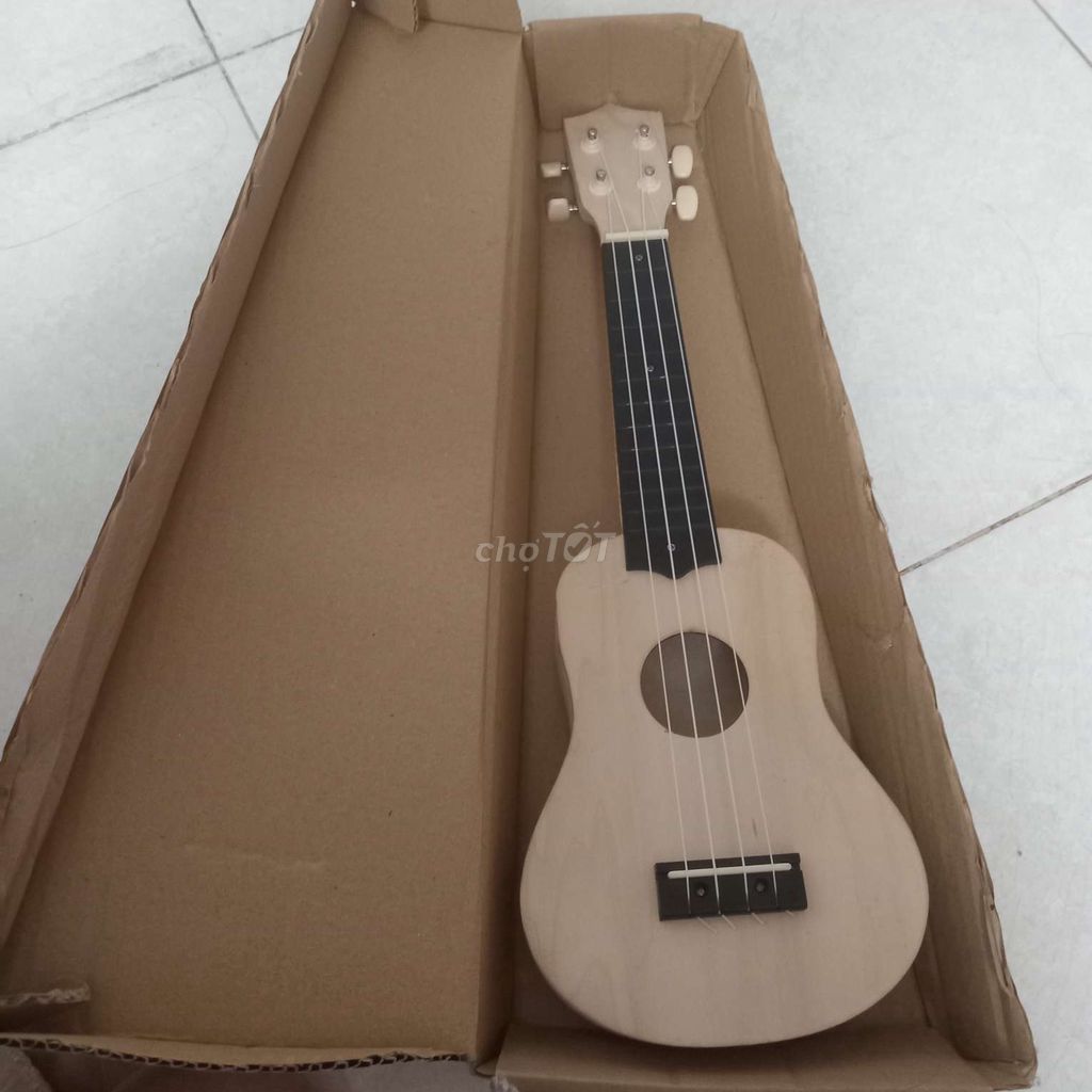 đàn ukulele Soprano ít sử dụng 100k