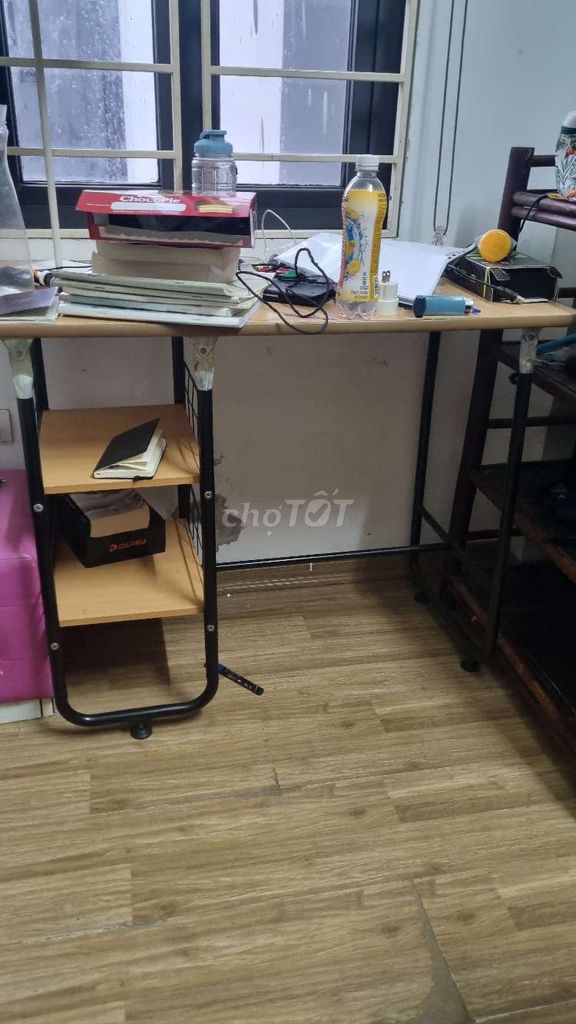 Bàn ghế làm việc cần thanh lý. Mua bán Bàn ghế tại Quận Ba Đình Hà Nội được đăng bởi Thuỷ hình 1