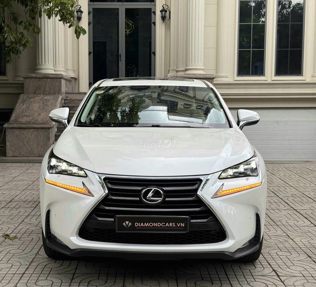 Лексус NX200T белый с автоматической коробкой передач 74,123 км