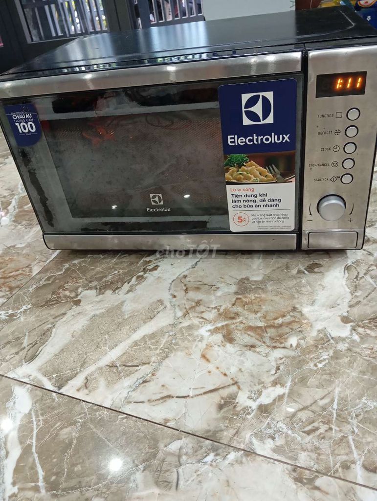 Lò vi sóng điện tử Electrolux có chế độ nướng