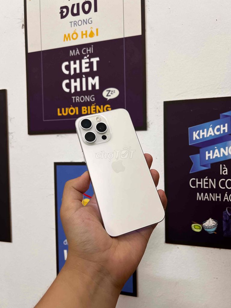 Apple iPhone 15 Pro Max 256GB Trắng. Mua bán Điện thoại tại Quận Đống Đa Hà Nội được đăng bởi  HT Mobie Trả góp nợ xáu bao duyệt hình 1