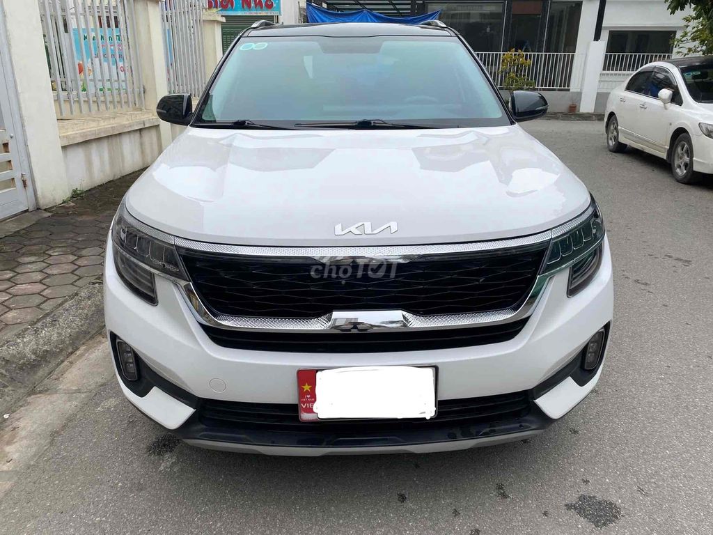 Kia Seltos 1.6 Premium 2022 Logo mới