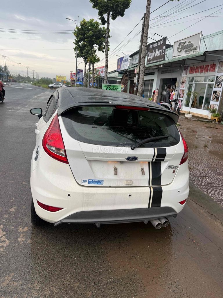 Ford Fiesta 2011 1.6 AT Hatchback - 112000 km. Mua bán Ô tô tại Quận Cái Răng Cần Thơ được đăng bởi mua bán trao đổi âm thanh chí công hình 8