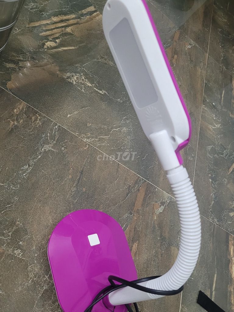 Đèn bàn học Hồng trắng. Mua bán Đèn tại Quận 5 Tp Hồ Chí Minh được đăng bởi Quyen Hoang hình 1