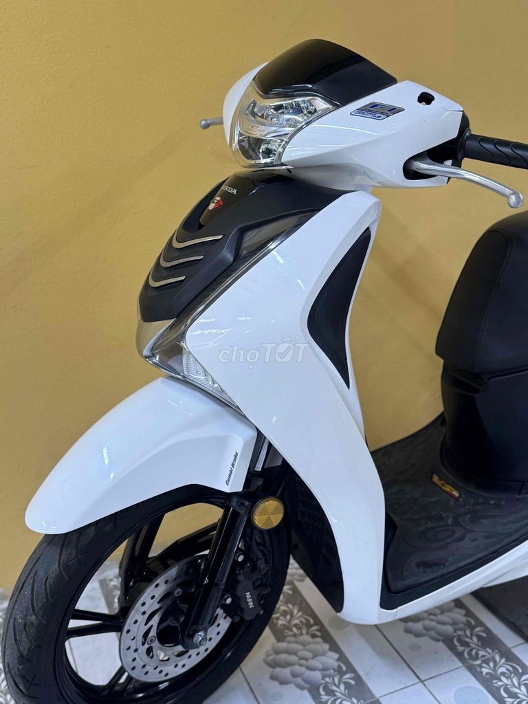 SH 125 2018 черно-белый супер новый 43D1-693.96
