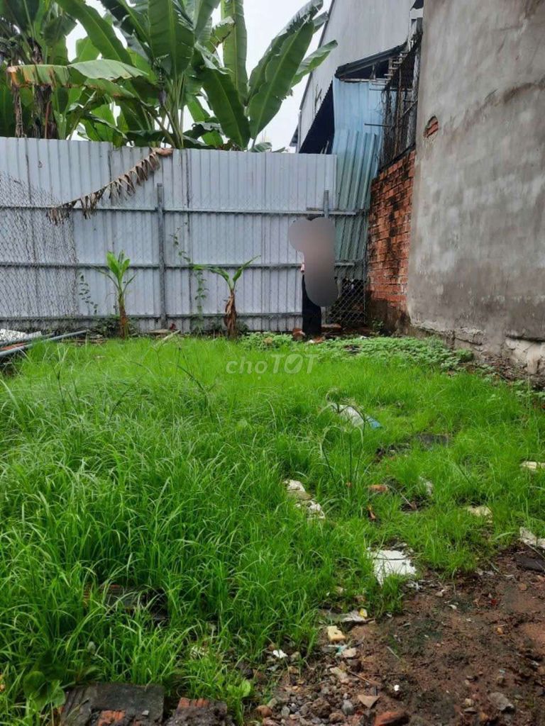 Giảm mạnh bốn  tỷ cho lô đất đep, mặt tiền đường, ngang 16m