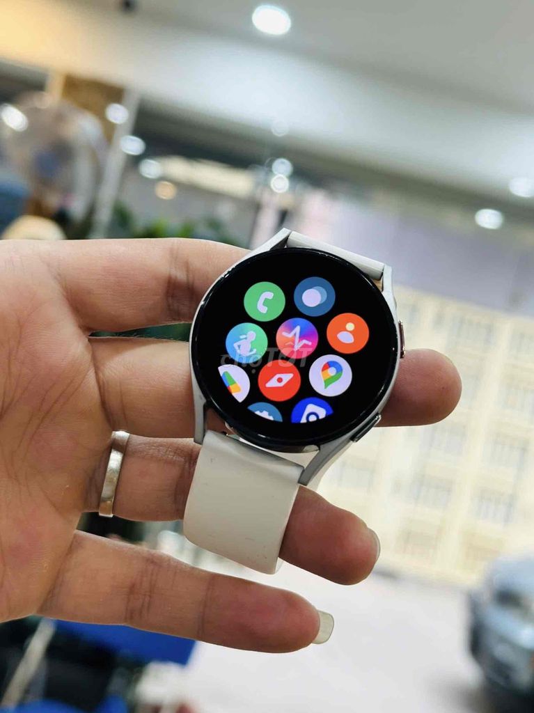 Em cần bán SAMSUNG GALAXY WATCH 4 40MM