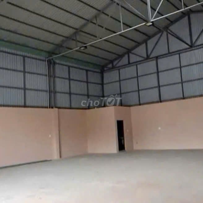 Thuê kho KCN Long Hậu , DT 300m2 có tường xây kiên cố đẹp - chuẩn