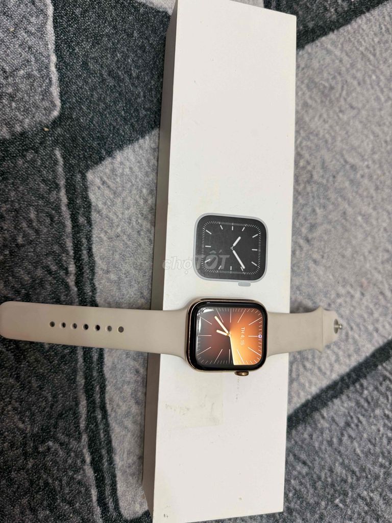 Apple Watch Series 5 Vàng 44mm. Mua bán Thiết bị đeo thông minh tại Quận Ba Đình Hà Nội được đăng bởi Nana hình 1
